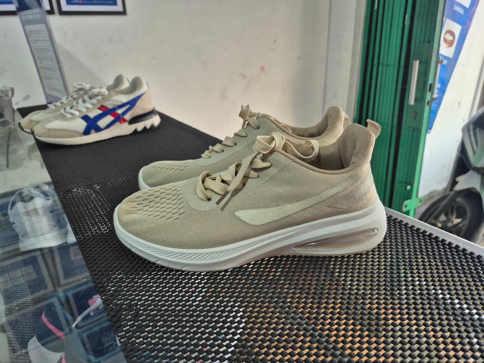 Hasil Cuci Sepatu After
